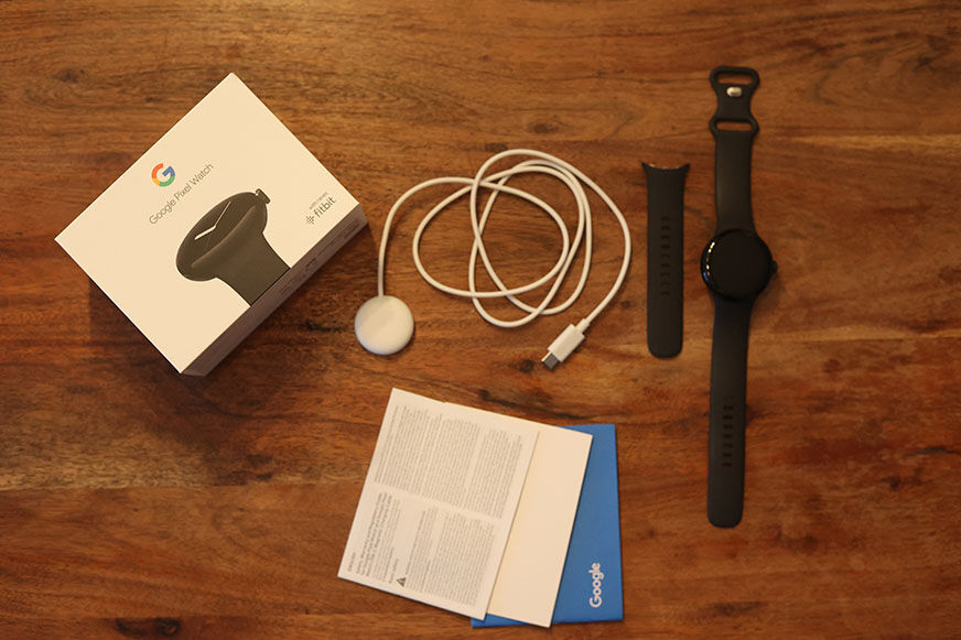 Комплект поставки Google Pixel Watch.